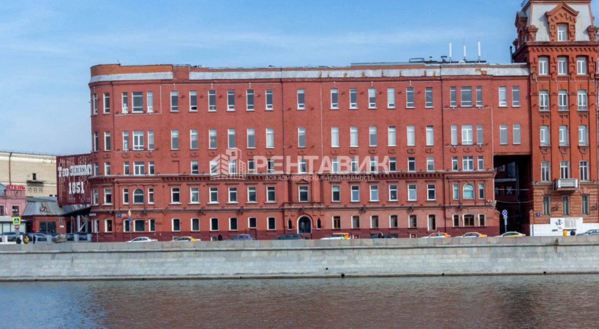 фасад дома, здание по адресу г Москва, Берсеневская наб, д 8 стр 1 