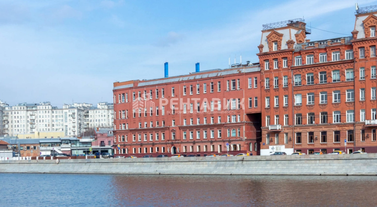фасад дома, здание по адресу г Москва, Берсеневская наб, д 8 стр 1 