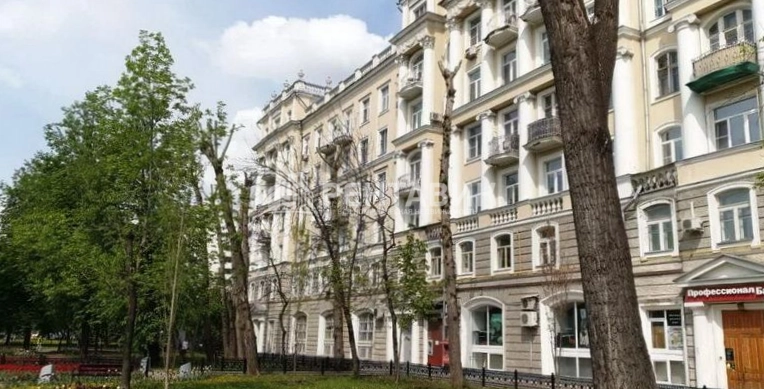 фасад дома, здание по адресу г Москва, Краснохолмская наб, д 13 стр 1 