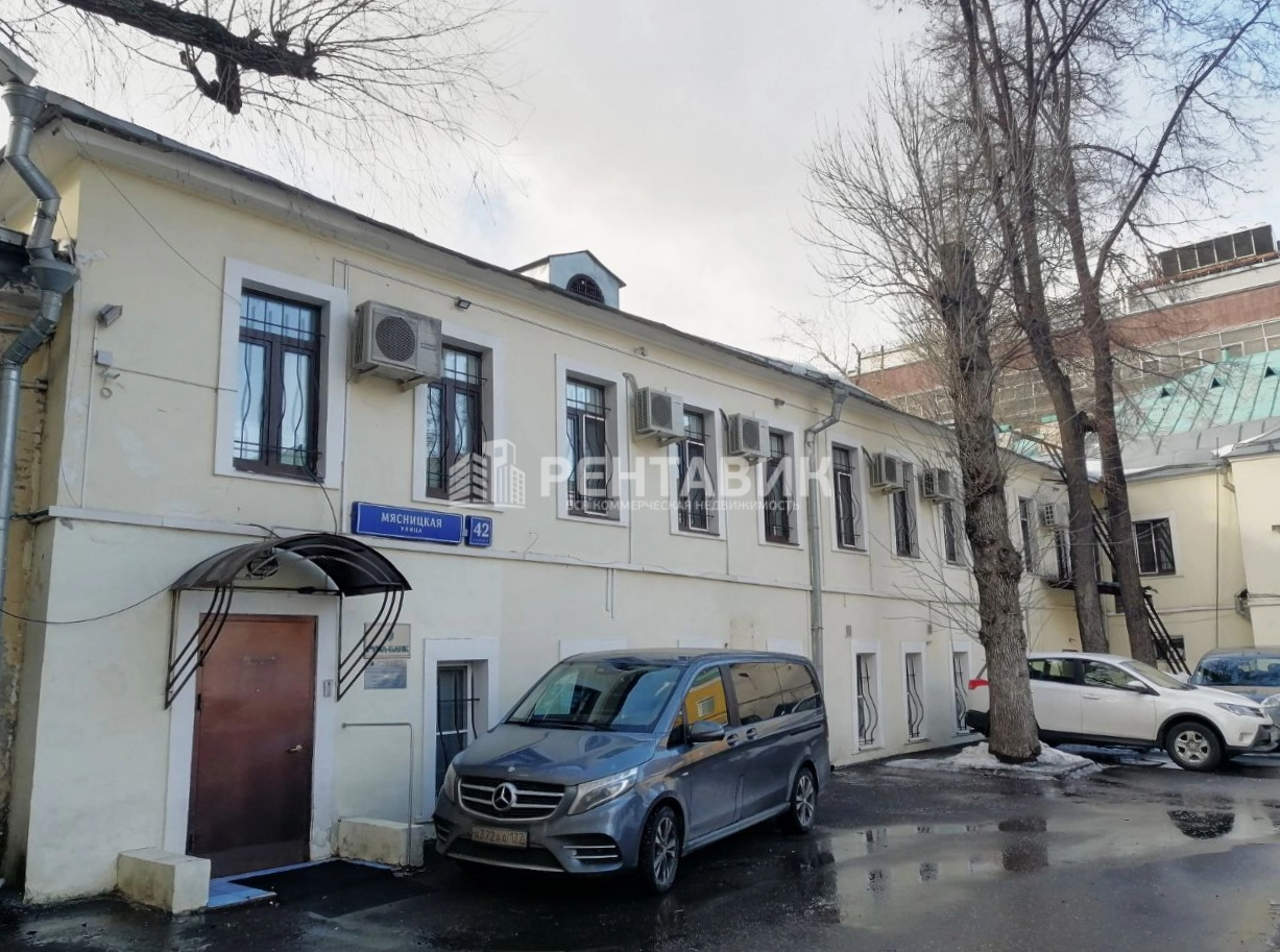 фасад дома, здание по адресу г Москва, ул Мясницкая, д 42 стр 2