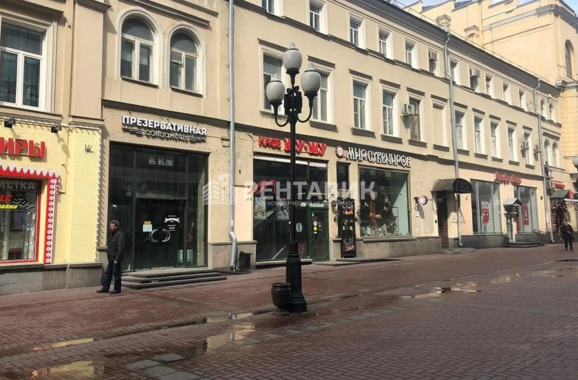 фасад дома, здание по адресу г Москва, ул Арбат, д 4 стр 1