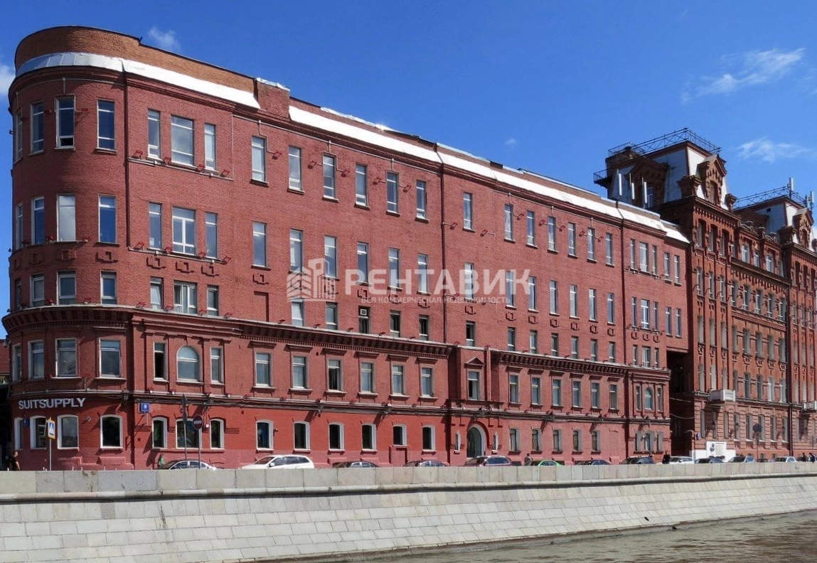 фасад дома, здание по адресу г Москва, Берсеневская наб, д 2 стр 1