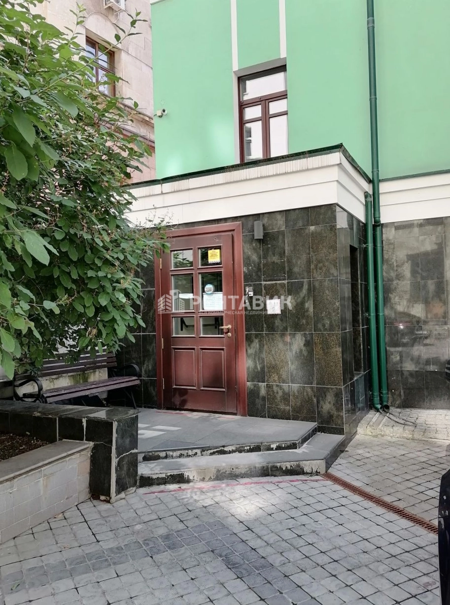 фасад дома, здание по адресу г Москва, Кривоарбатский пер, д 13 стр 2