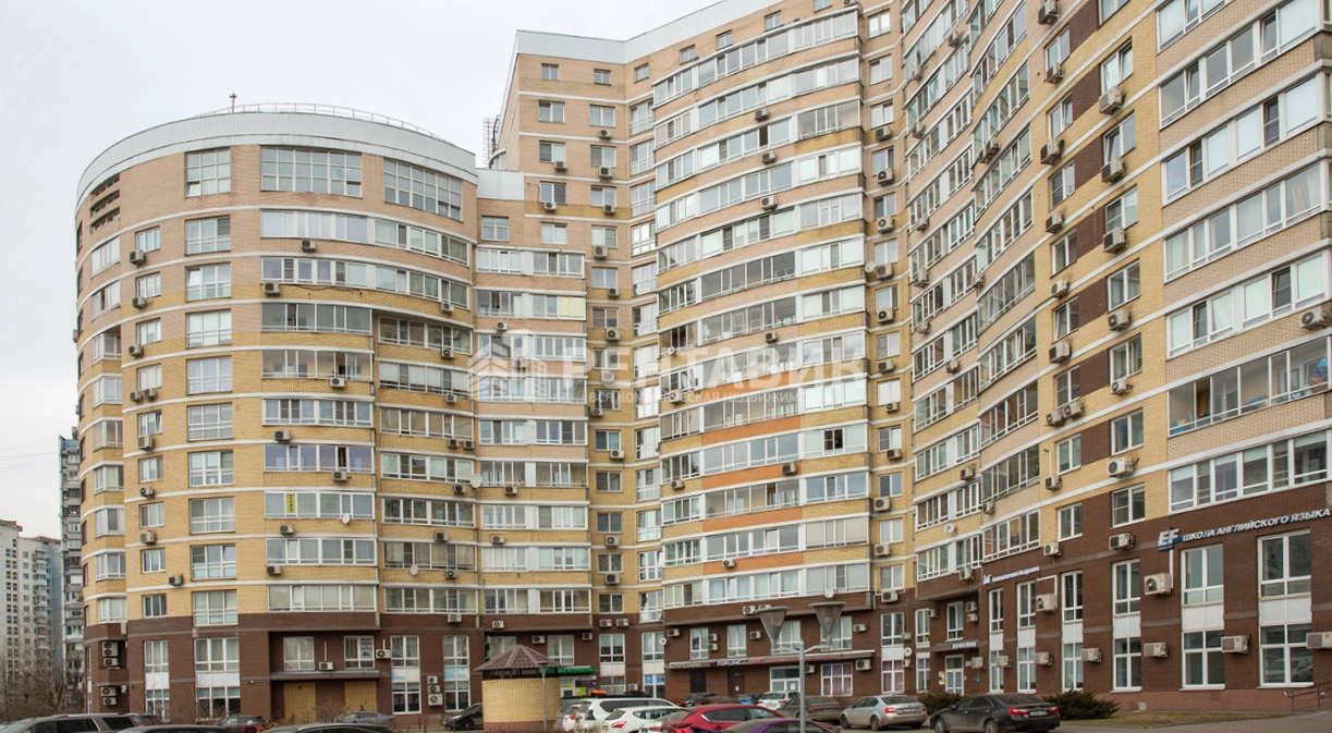 фасад дома, здание по адресу г Москва, ул Покрышкина, д 8 к 1