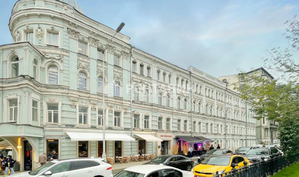 фасад дома, здание по адресу г Москва, ул Бронная М., д 2 стр 1