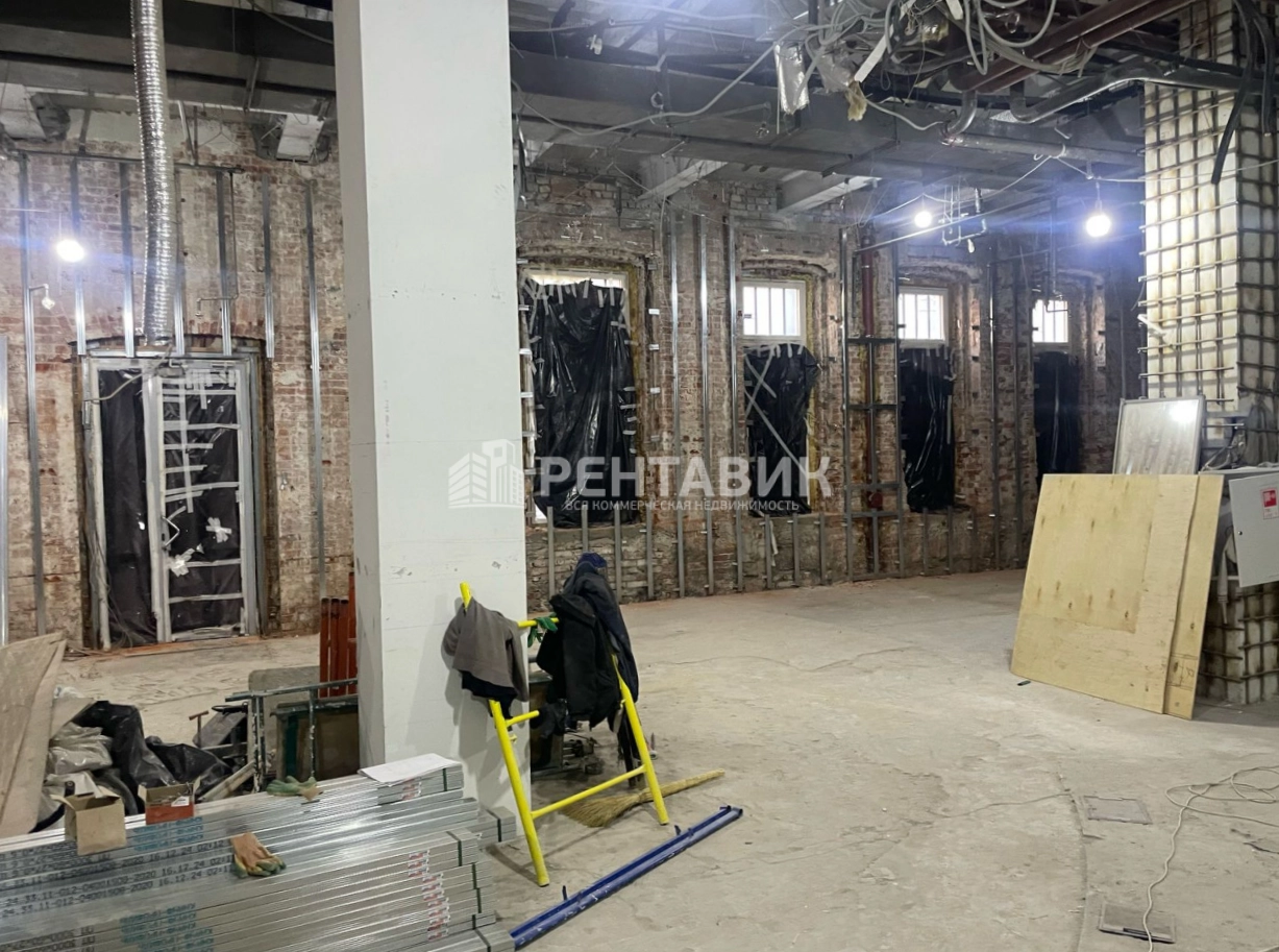 Помещение свободного назначения Романов двор площадью 300 квадратных метров