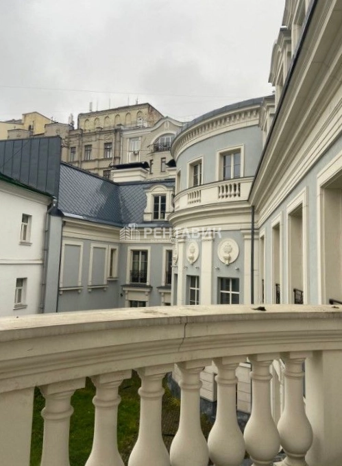 Здание целиком Villa Arbat площадью 3715 квадратных метров