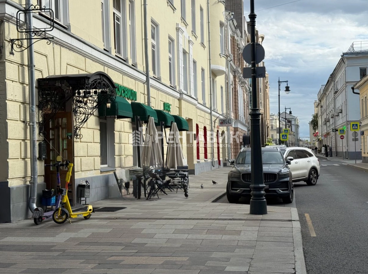 фасад дома, здание по адресу г Москва, Большой Кисловский пер, д 4 стр 1