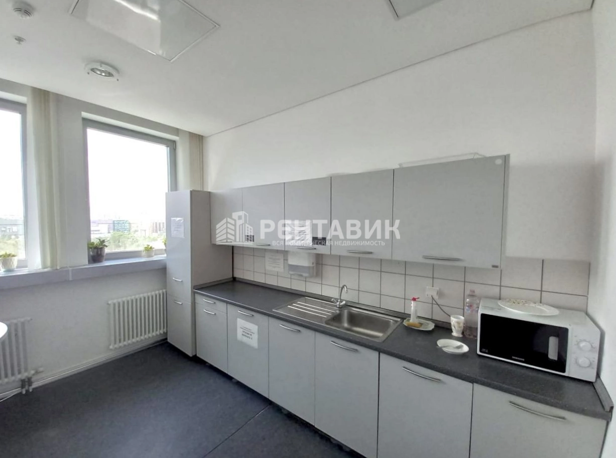 Офис Mercedes-Benz Plaza / Мерседес-Бенз Плаза площадью 7367 квадратных метров