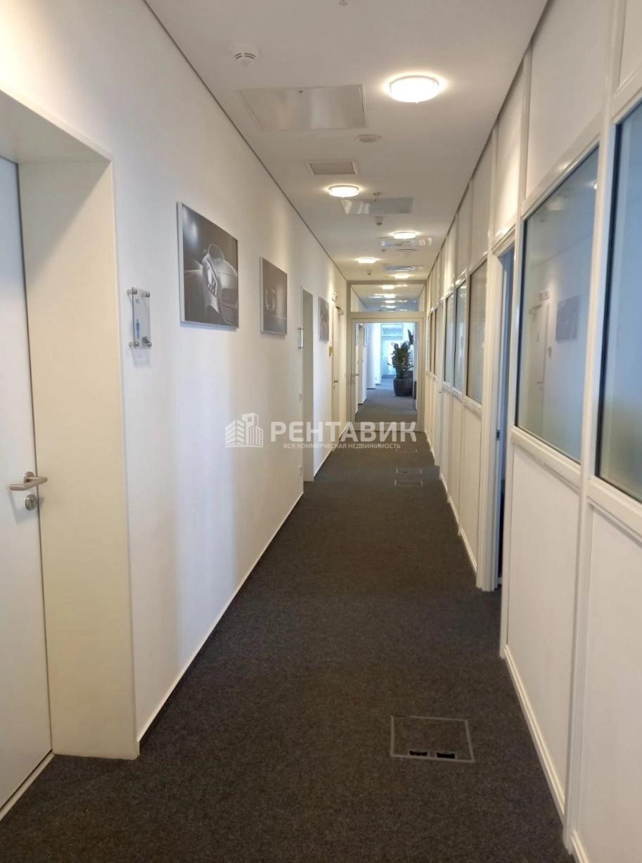 Офис Mercedes-Benz Plaza / Мерседес-Бенз Плаза площадью 7367 квадратных метров