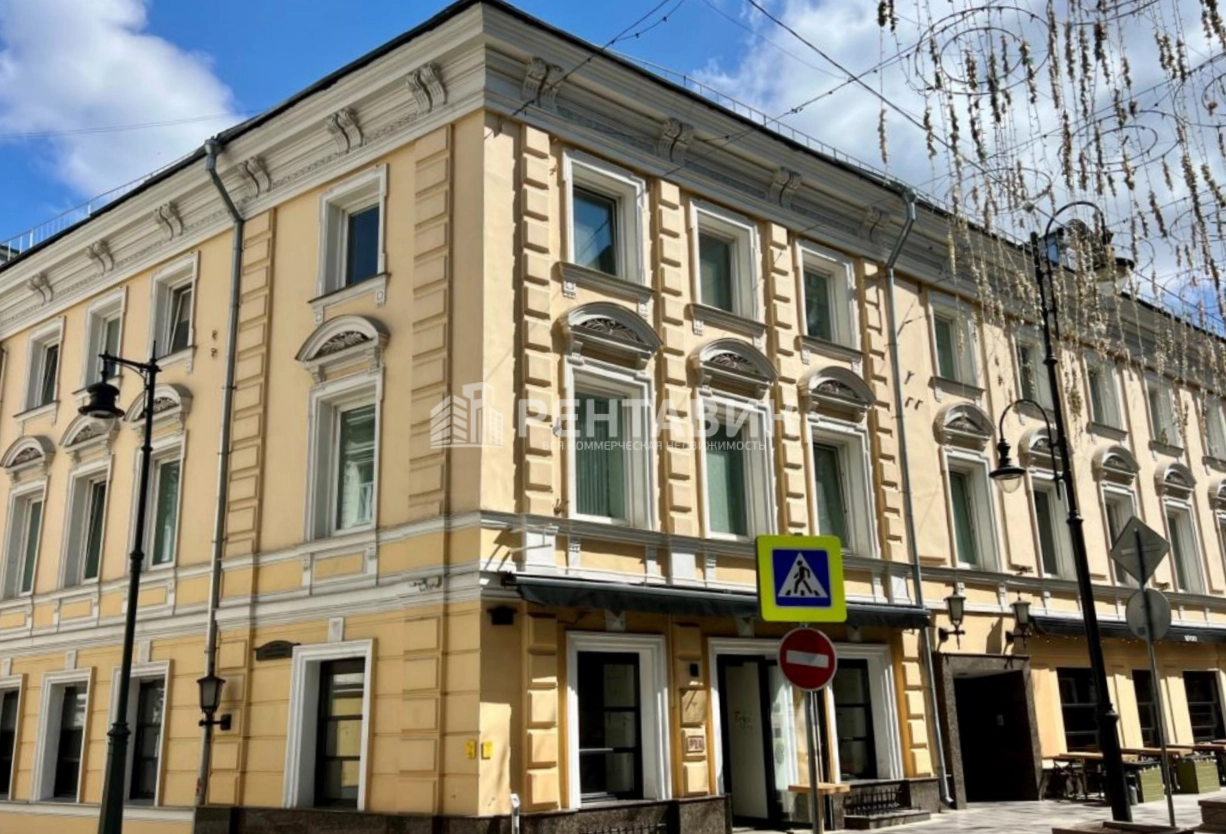 фасад дома, здание по адресу г Москва, ул Большая Дмитровка, д 10 стр 4 