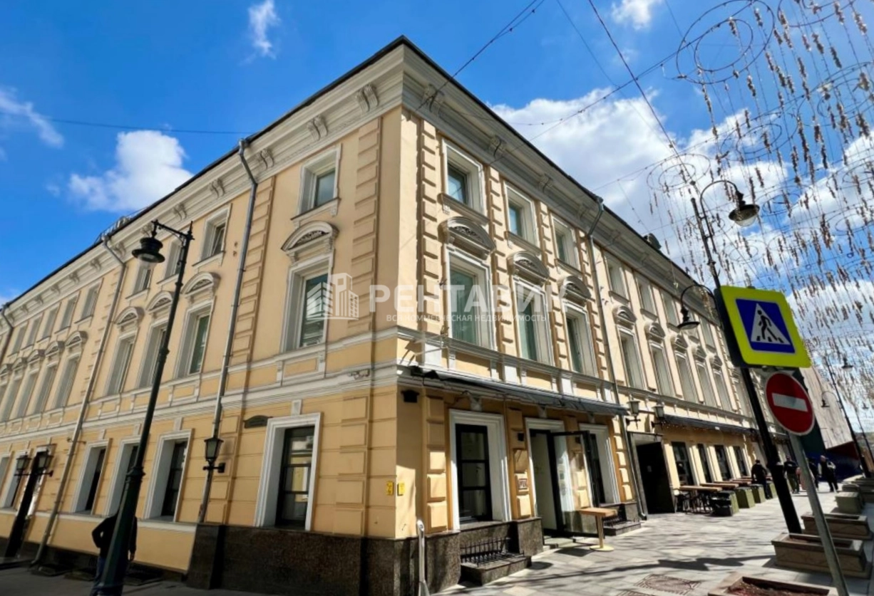 фасад дома, здание по адресу г Москва, ул Большая Дмитровка, д 10 стр 4 