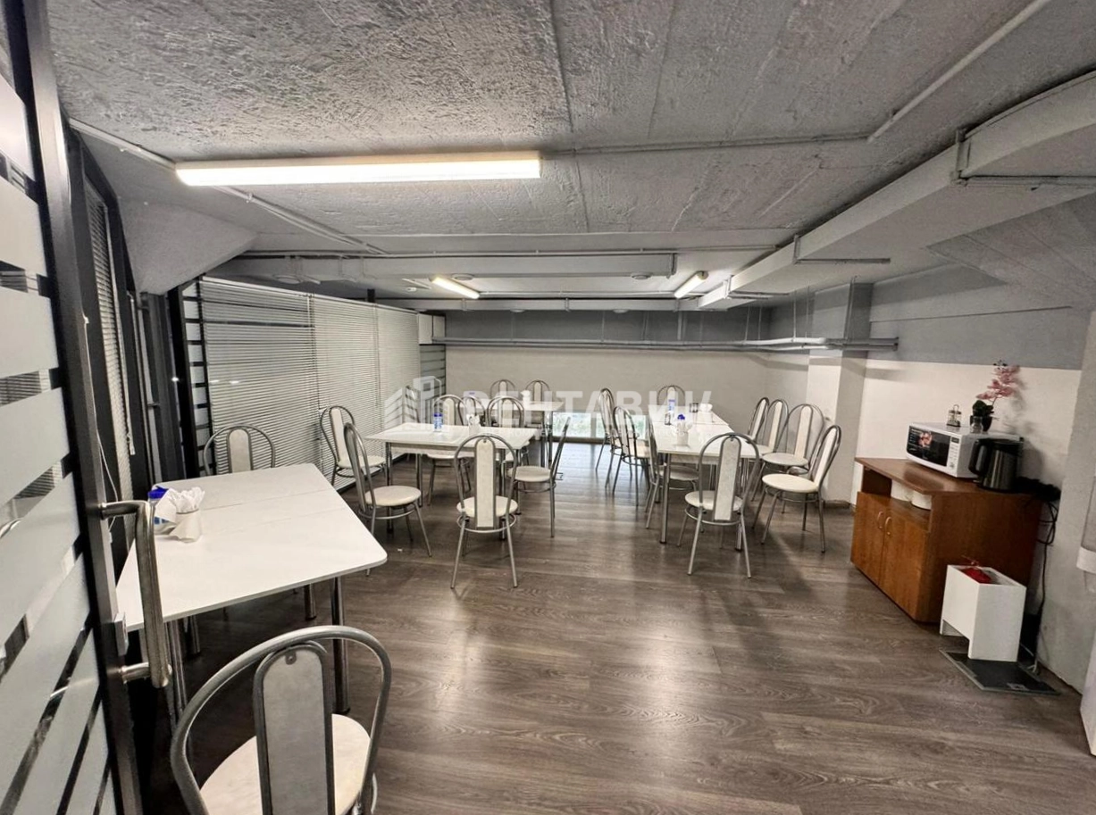 Офис W Plaza I площадью 436 квадратных метров