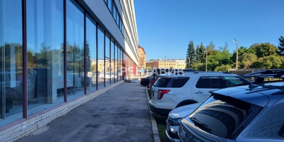 Помещение свободного назначения Азимут Hotel площадью 2000 квадратных метров