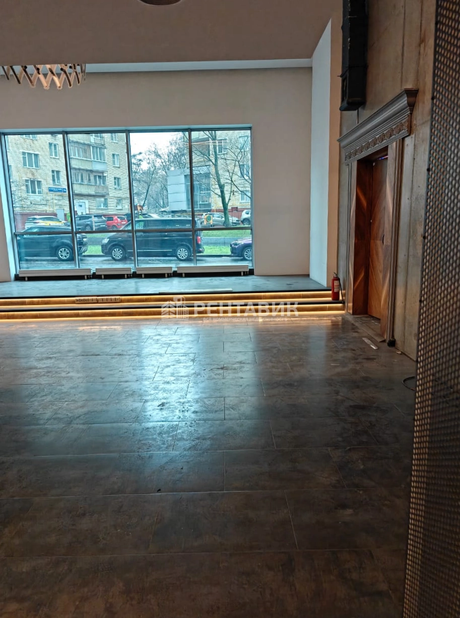 Помещение свободного назначения Принципал Плаза площадью 320 квадратных метров