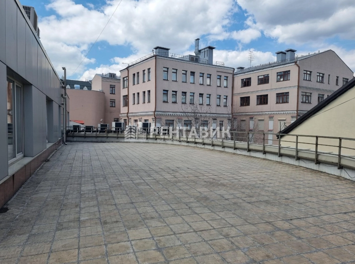 Здание целиком Петровский пассаж площадью 3145 квадратных метров