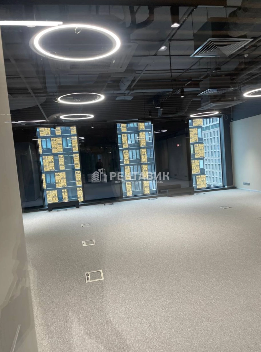 Офис Тесла площадью 2451 квадратных метров
