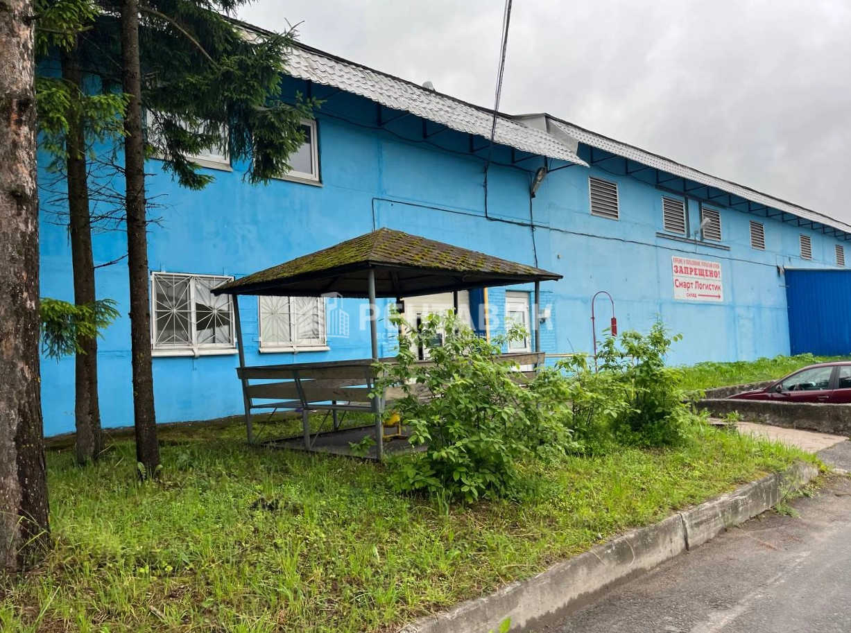 Здание Пригородный, Вырицкое, 2 по адресу Ленинградская обл, Гатчинский р-н, поселок Пригородный, Вырицкое шоссе, д 2