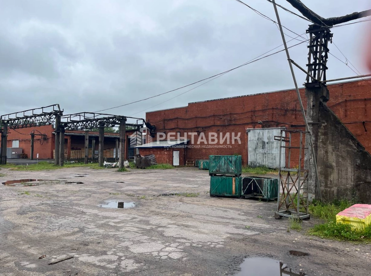 Здание Пригородный, Вырицкое, 2 по адресу Ленинградская обл, Гатчинский р-н, поселок Пригородный, Вырицкое шоссе, д 2