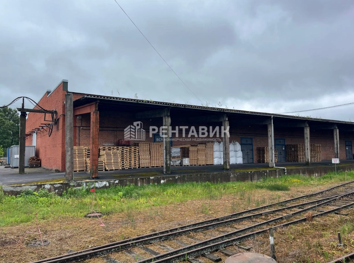 Здание Пригородный, Вырицкое, 2 по адресу Ленинградская обл, Гатчинский р-н, поселок Пригородный, Вырицкое шоссе, д 2
