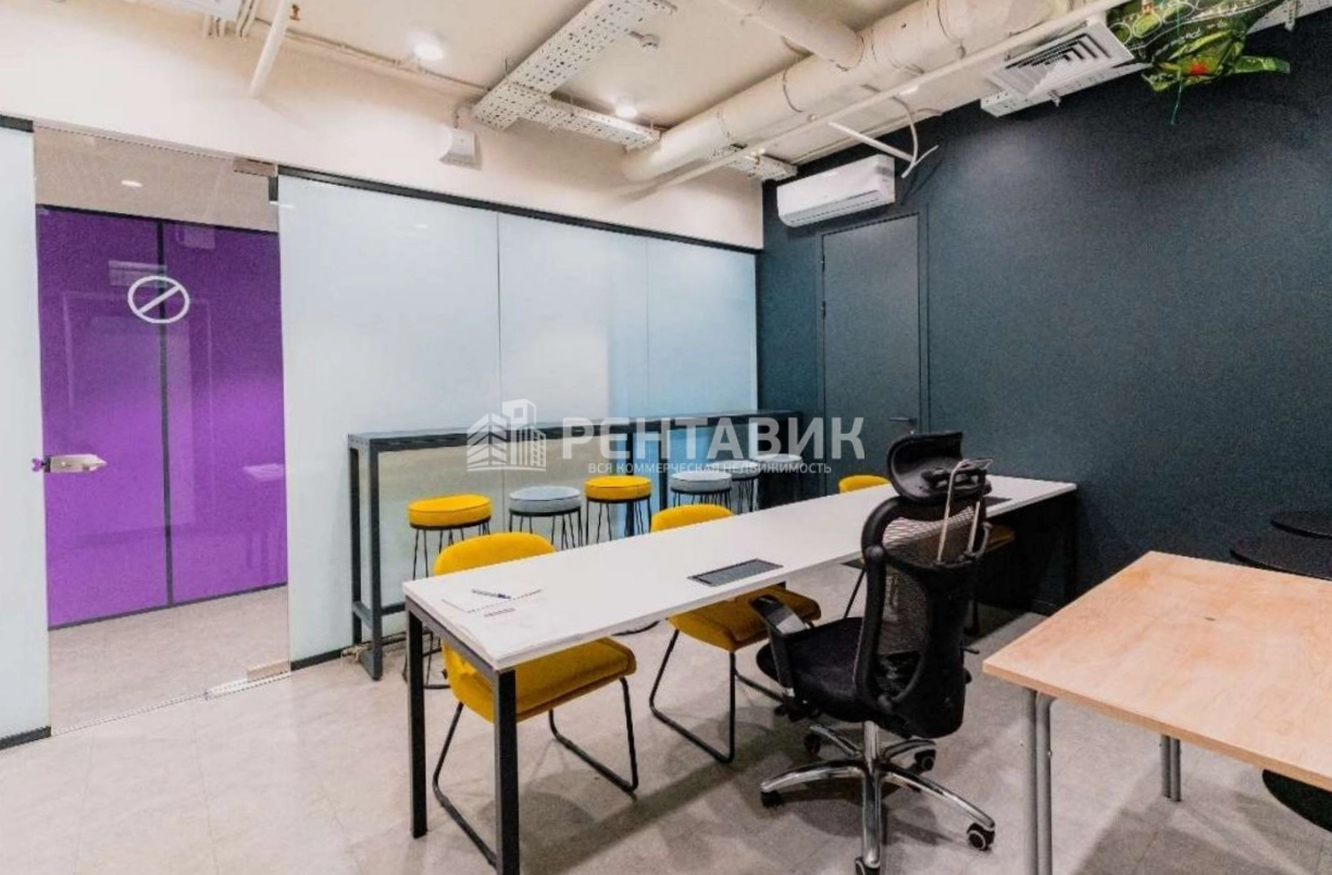Офис Kvartal West Tower площадью 2720.4 квадратных метров