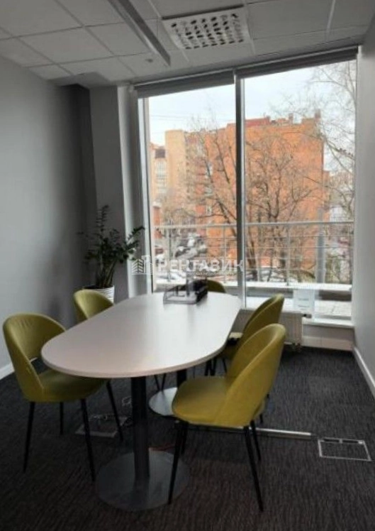Офис Amber Plaza площадью 728 квадратных метров