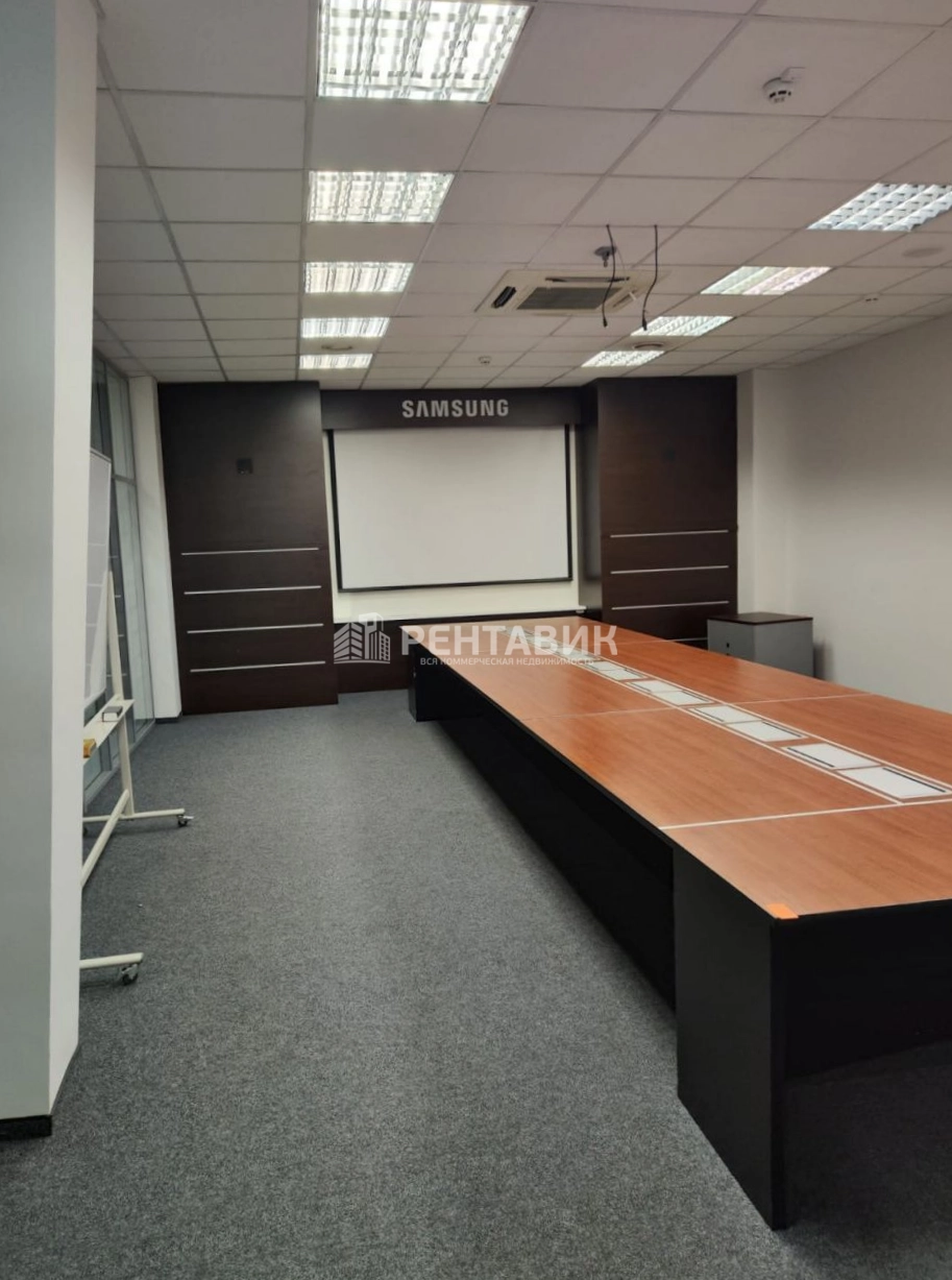 Офис Варшавская плаза площадью 3690 квадратных метров