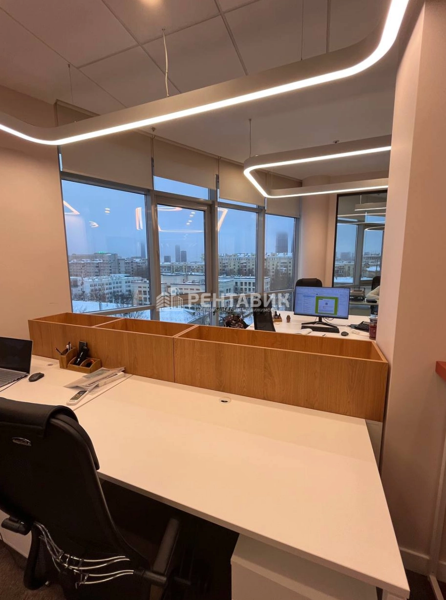 Офис Poklonka Place / Поклонка Плейс площадью 180 квадратных метров