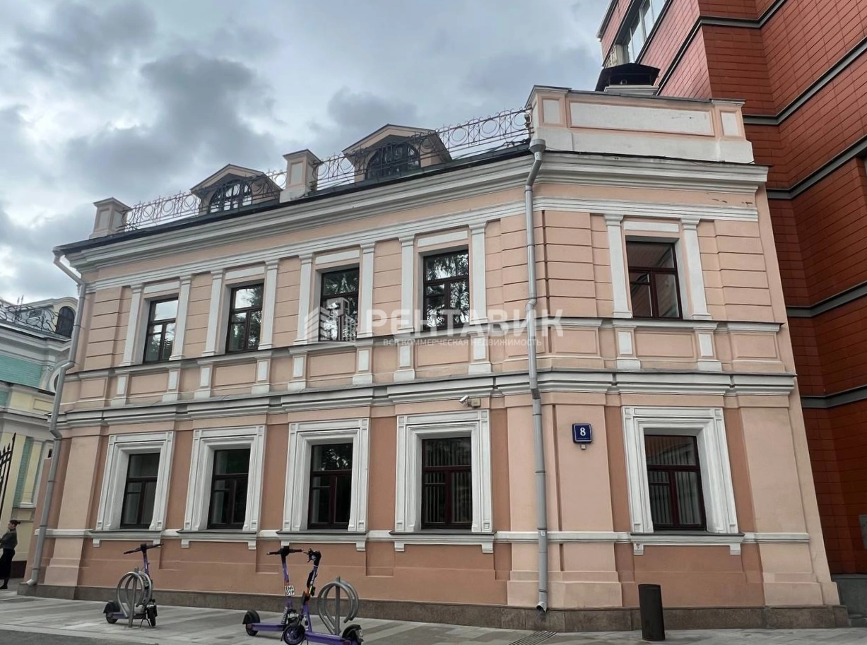фасад дома, здание по адресу г Москва, Средний Овчинниковский пер, д 8 стр 2