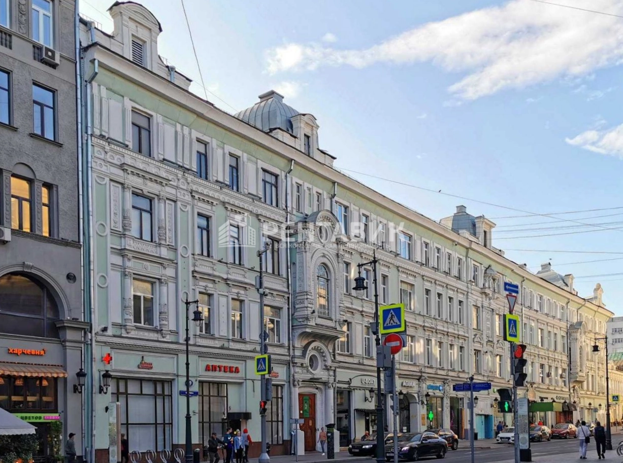 фасад дома, здание по адресу г Москва, ул Петровка, д 19 