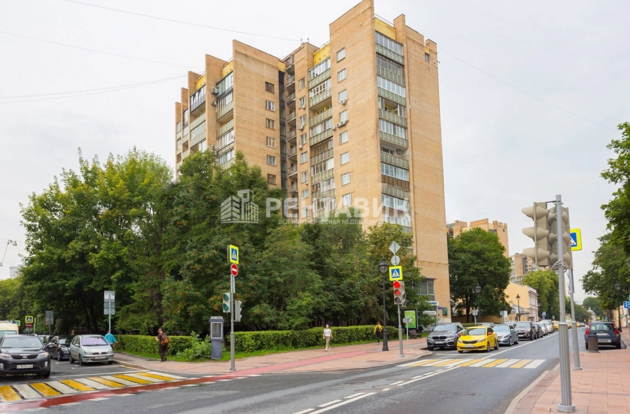 фасад дома, здание по адресу г Москва, ул Большая Никитская, д 37 стр 1 