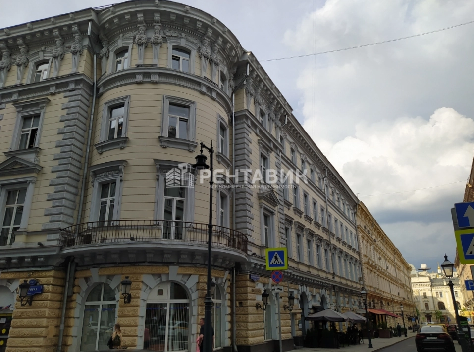 фасад дома, здание по адресу г Москва, ул Петровка, д 20/1