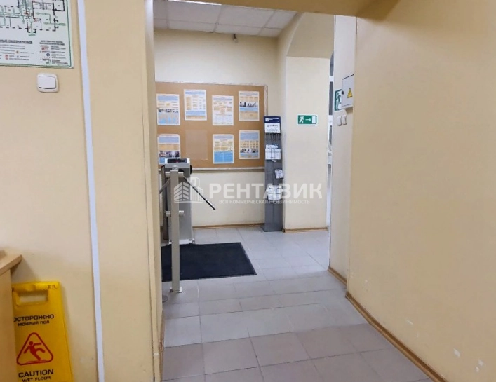 Помещение свободного назначения Урал Плаза площадью 2068 квадратных метров