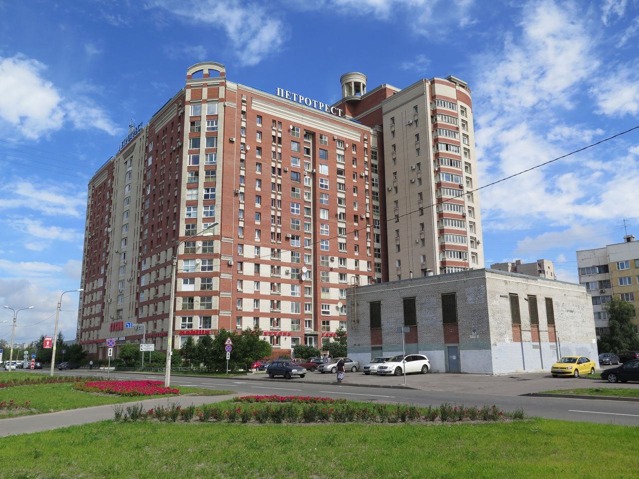фасад дома, здание по адресу г Санкт-Петербург, ул Савушкина, д 117 к 2
