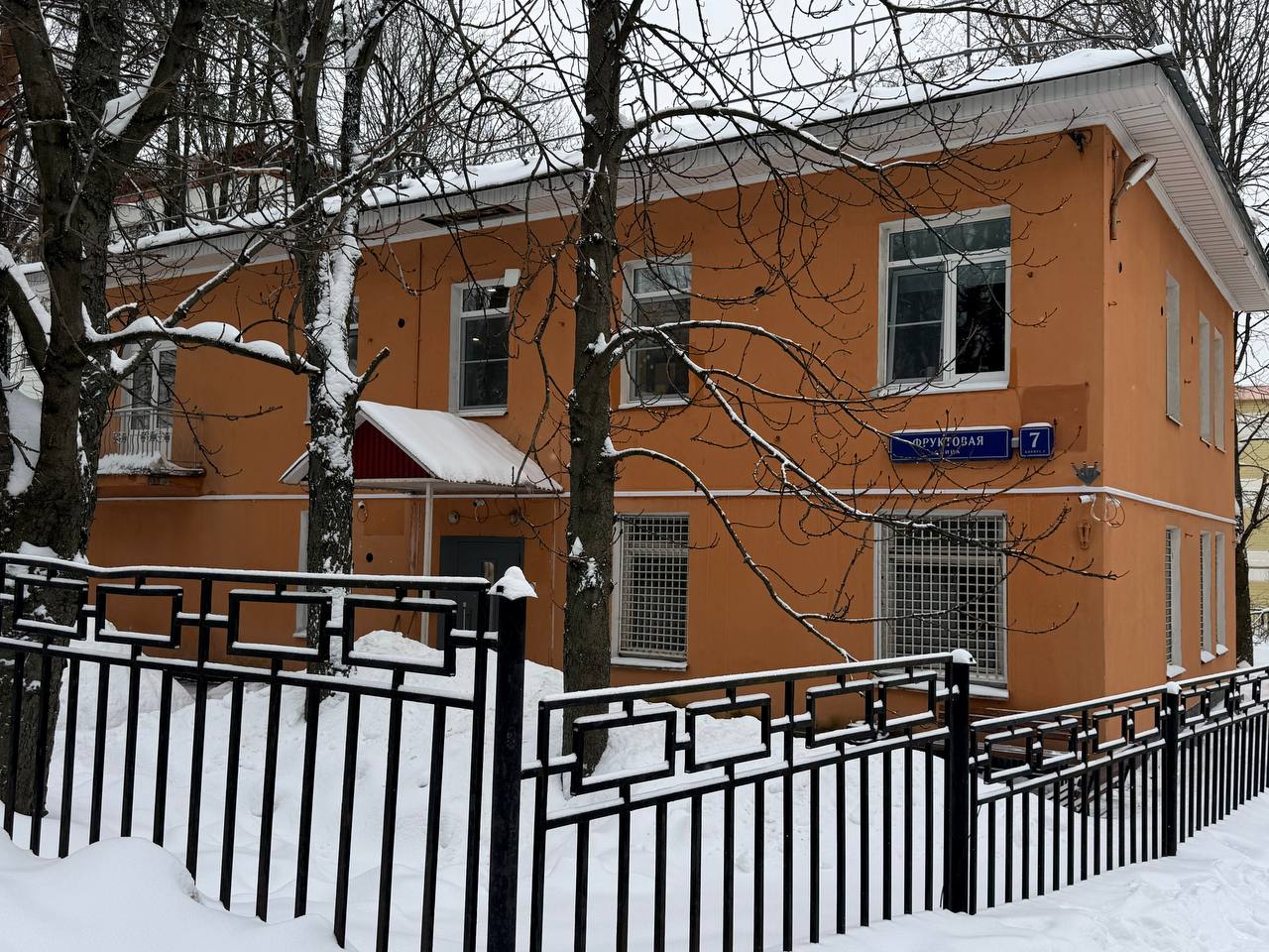 фасад дома, здание по адресу г Москва, ул Фруктовая, д 7 к 2