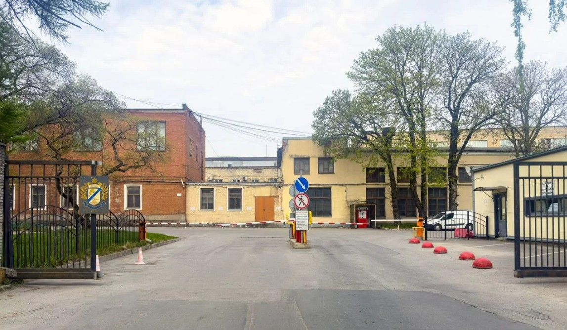 фасад дома, здание по адресу г Санкт-Петербург, Новочеркасский пр-кт, д 1 литера Р