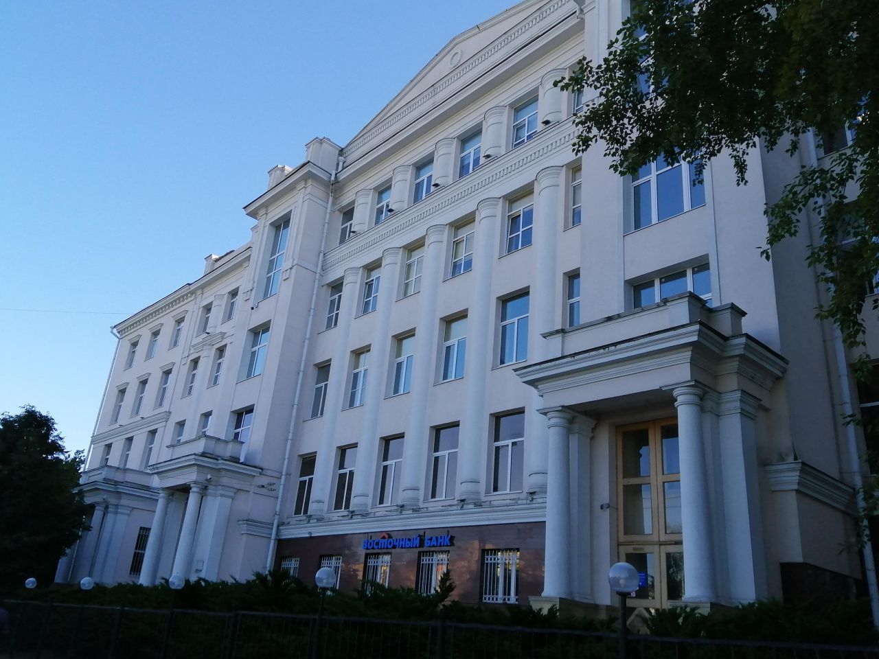фасад дома, здание по адресу г Москва, Суворовская пл, д 1/52 к 1 