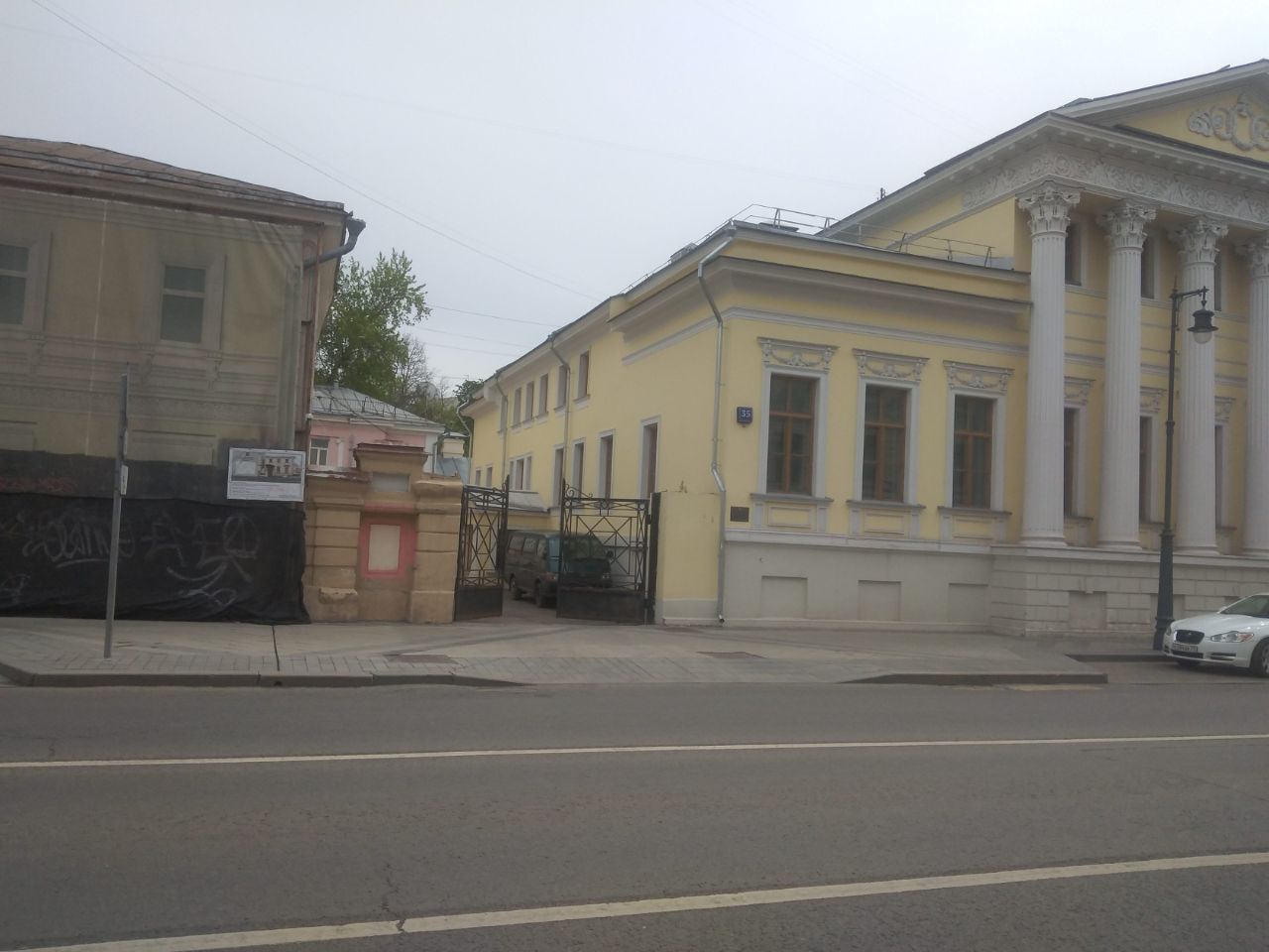фасад дома, здание по адресу г Москва, ул Пречистенка, д 35 стр 1