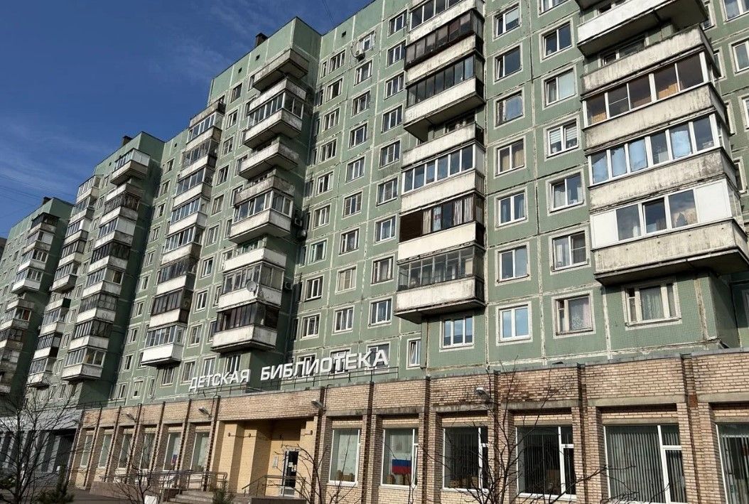 фасад дома, здание по адресу г Санкт-Петербург, Индустриальный пр-кт, д 35 к 1