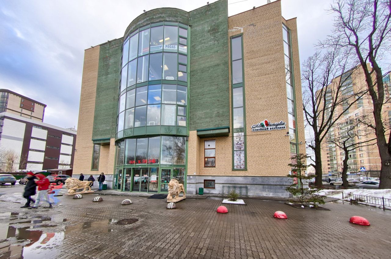 фасад дома, здание по адресу г Санкт-Петербург, ул Аккуратова, д 13