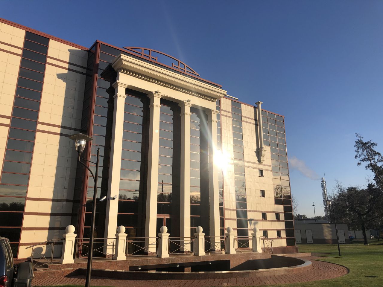 фасад дома, Бизнес-центр Резиденция на Рублёвке (Галлерея Г) по адресу Московская обл, г Одинцово, село Усово, д 100г