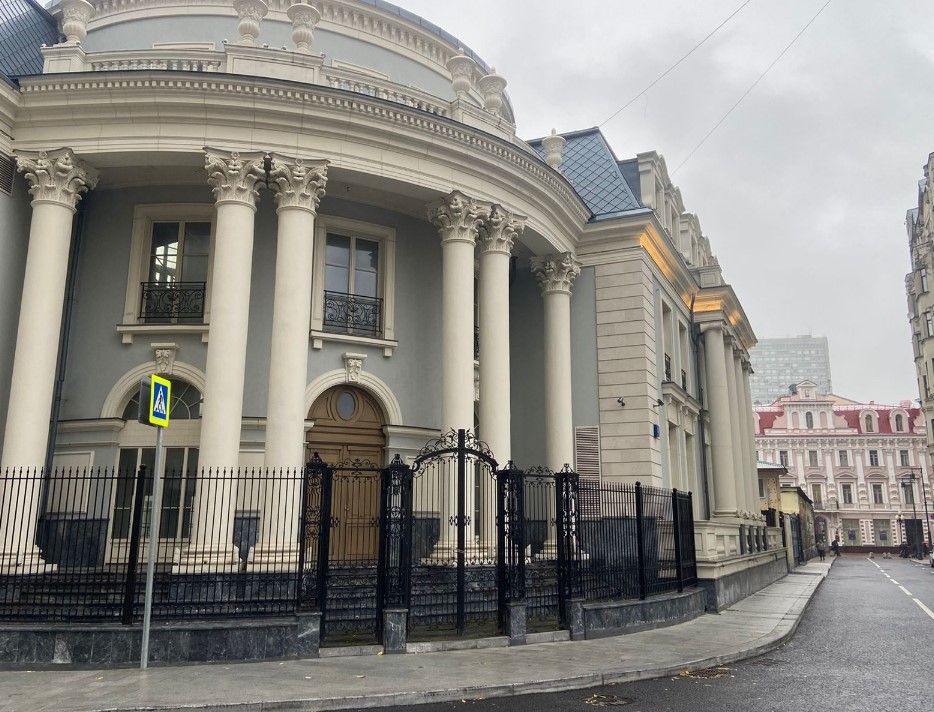 фасад дома, здание по адресу г Москва, Кривоарбатский пер, д 4 