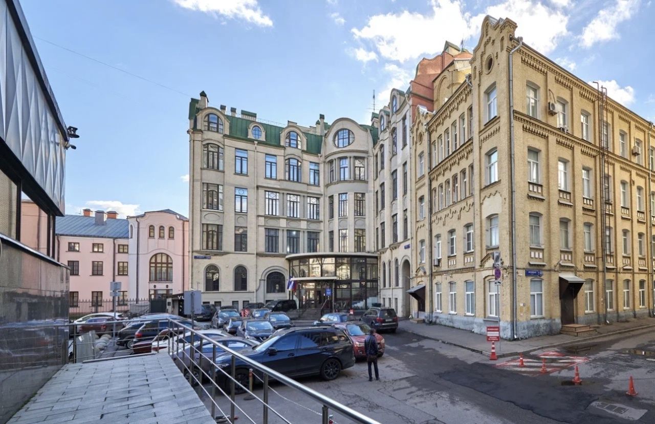 фасад дома, здание по адресу г Москва, ул Мясницкая, д 43 стр 2