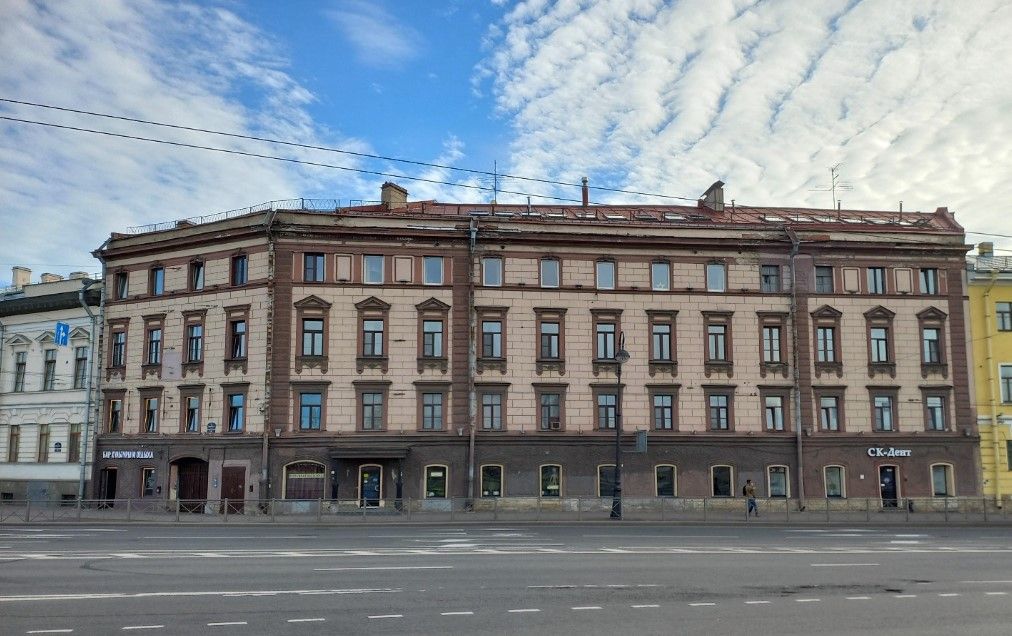 фасад дома, здание по адресу г Санкт-Петербург, наб Макарова, д 24