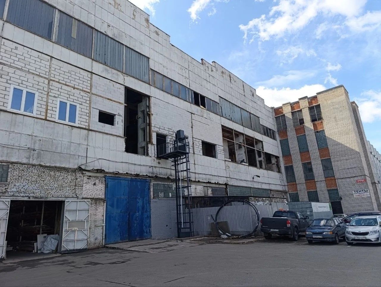 фасад дома, здание по адресу Ленинградская обл, Ломоносовский р-н, тер Южная часть промзоны Горелово, Волхонское шоссе, д 4 к 6 