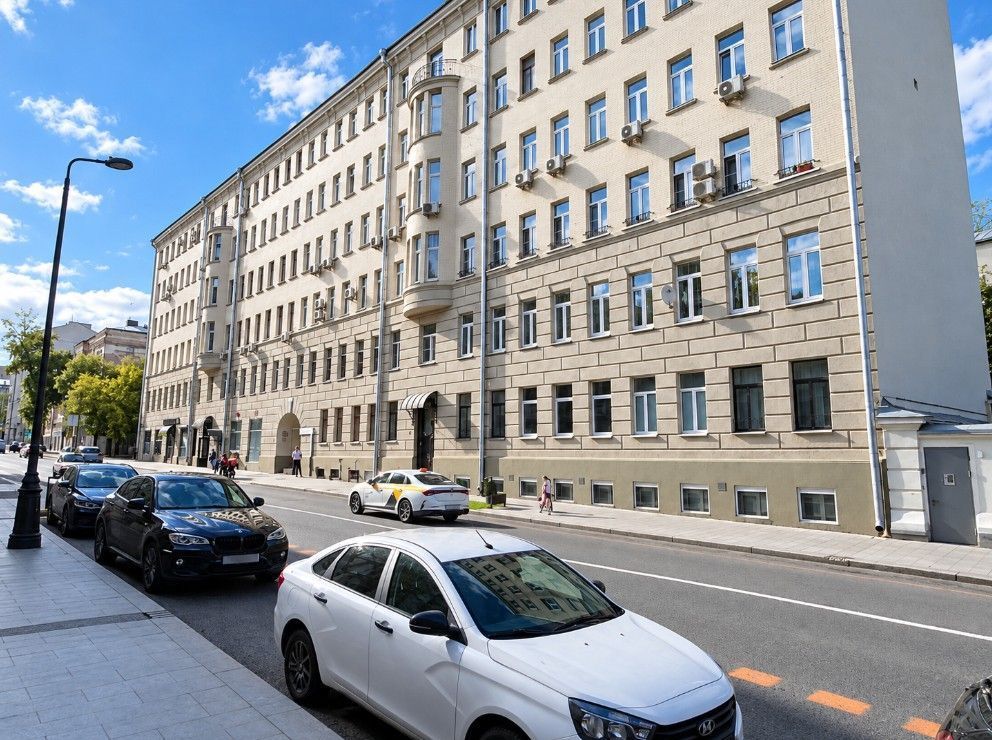 фасад дома, здание по адресу г Москва, ул Новая Басманная, д 31 стр 1