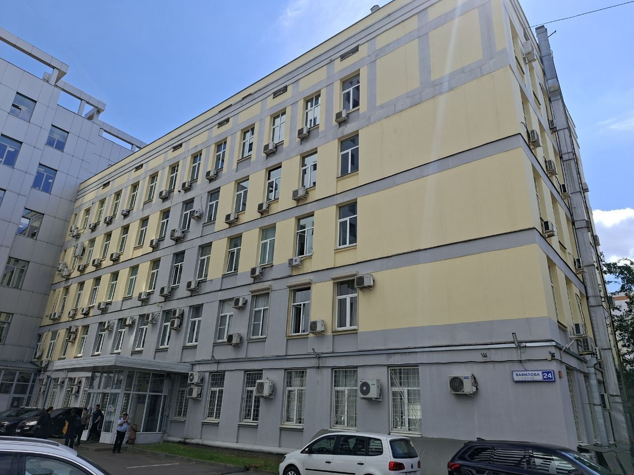 фасад дома, здание по адресу г Москва, ул Вавилова, д 24