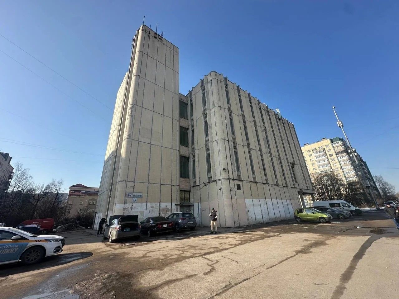 фасад дома, здание по адресу г Санкт-Петербург, пр-кт Наставников, д 44 к 1