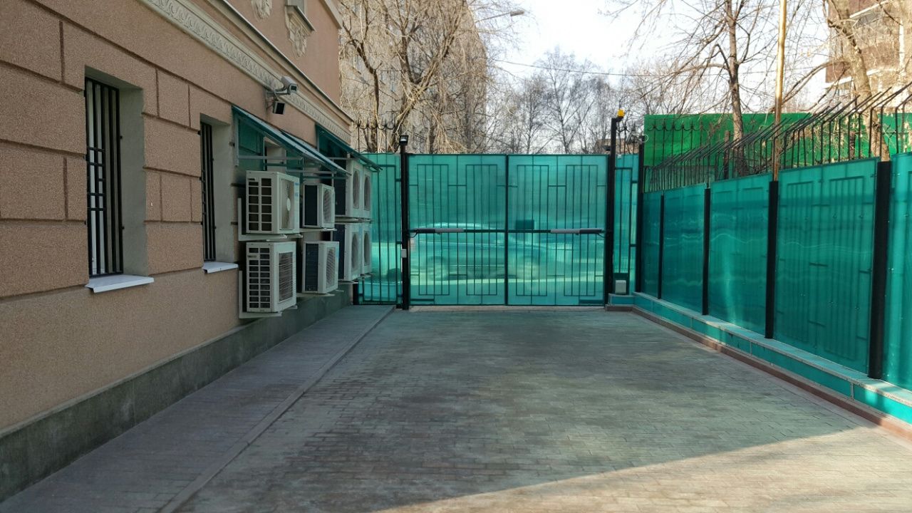 фасад дома, Бизнес-центр 2-й Спасоналивковский 8 по адресу г Москва, 2-й Спасоналивковский пер, д 8