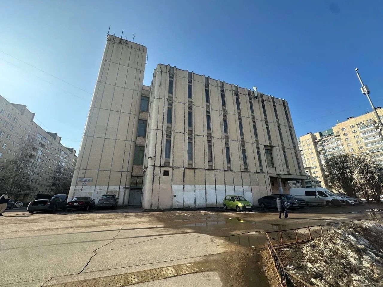 фасад дома, здание по адресу г Санкт-Петербург, пр-кт Наставников, д 44 к 1